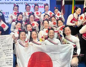 　チアリーディング世界選手権のシニア女子を制した日体大のメンバー