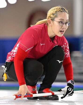 　韓国戦の第２エンド、指示を出す小穴桃里（共同）