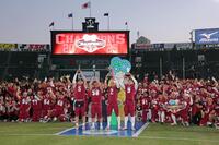 　甲子園ボウルを制し喜びを爆発させる立命大パンサーズ（撮影・立川洋一郎）