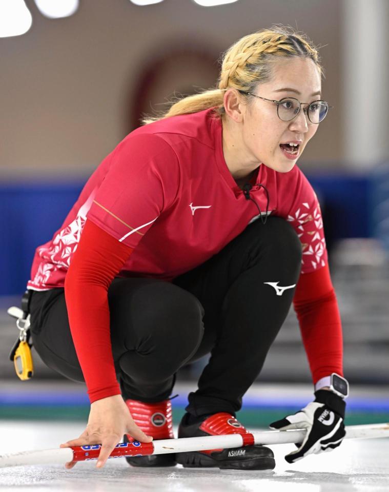 　韓国戦の第２エンド、指示を出す小穴桃里（共同）