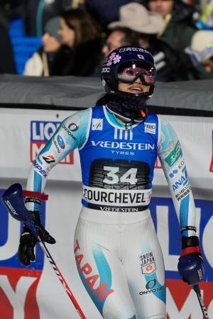 　アルペンスキーのＷ杯女子回転に出場した安藤麻＝１６日、フランス・クーシュベル（ＡＰ＝共同）