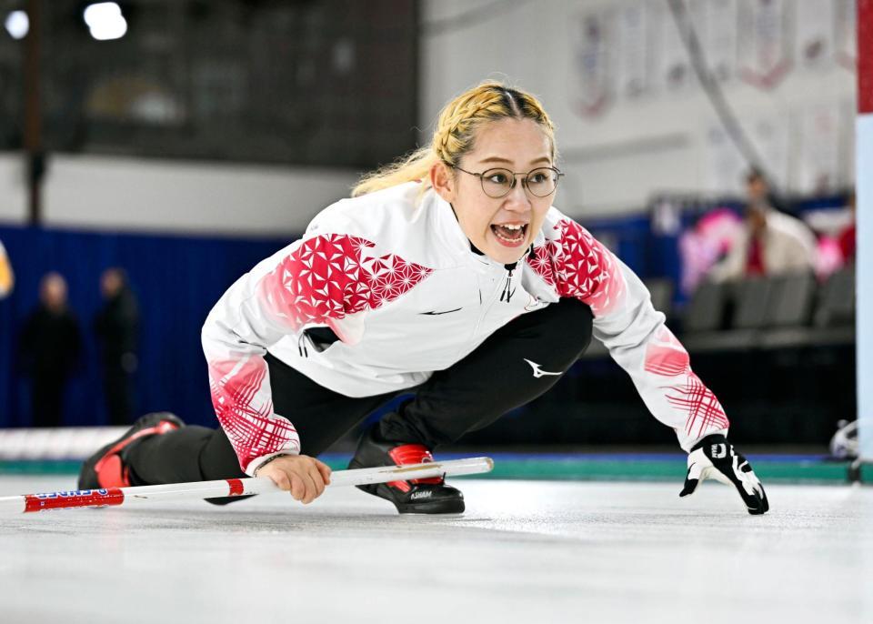 　トルコ戦の第１エンド、指示を出す小穴桃里（共同）