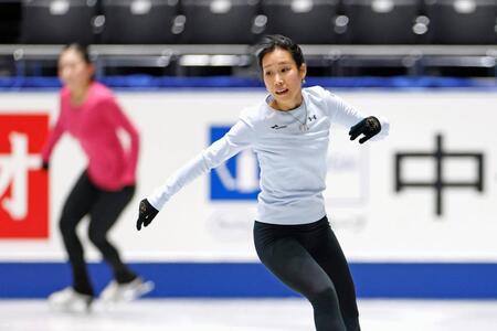 　公式練習で調整する三原舞依