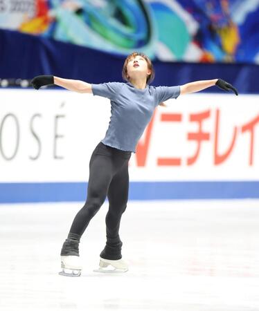 　公開練習に臨む坂本花織（撮影・石井剣太郎）