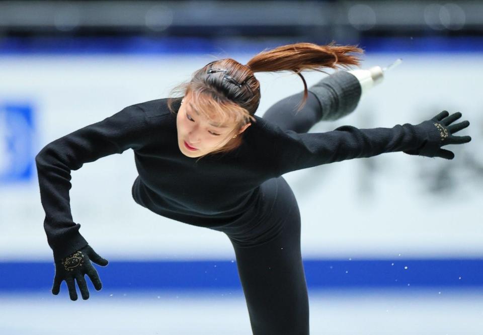 　公式練習で調整する坂本花織