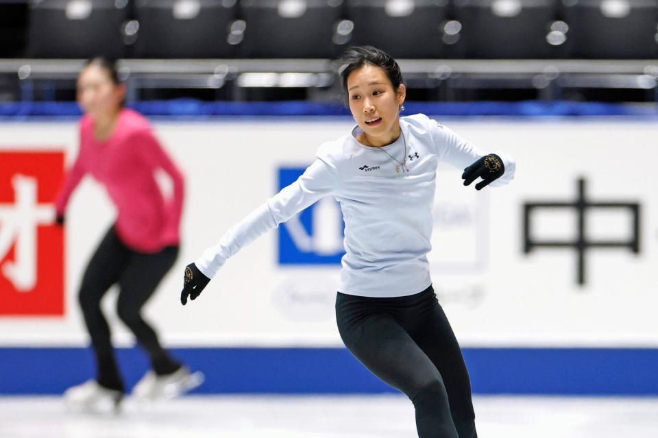 　公式練習で調整する三原舞依