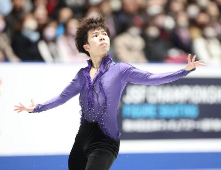 　男子ＳＰで演技する佐藤駿（撮影・石井剣太郎）