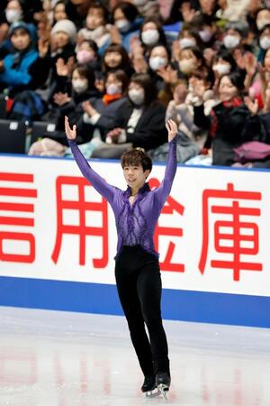 　男子ＳＰの演技を終えた佐藤駿