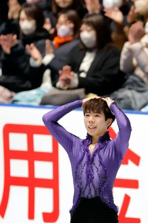 　男子ＳＰの演技を終えた佐藤駿