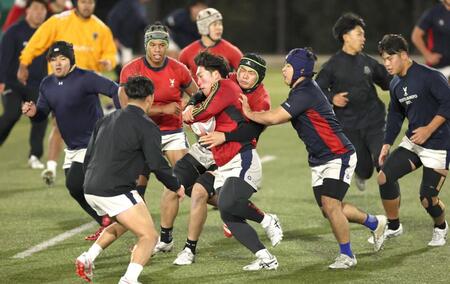 　ゲーム形式の練習に励む京産大フィフティーン＝１８日