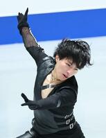 　演技する三浦佳生