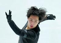 　演技する三浦佳生