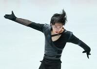 　演技する三浦佳生