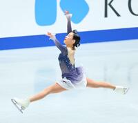 　演技する三原舞依