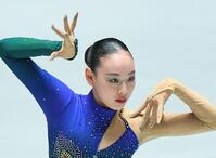 　演技する岡万佑子