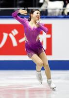 　演技する千葉百音