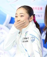 　点数に驚く島田麻央（撮影・石井剣太郎）