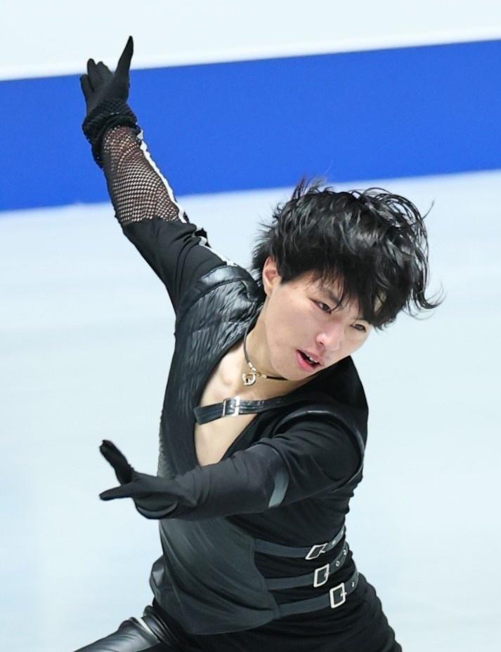 　演技する三浦佳生