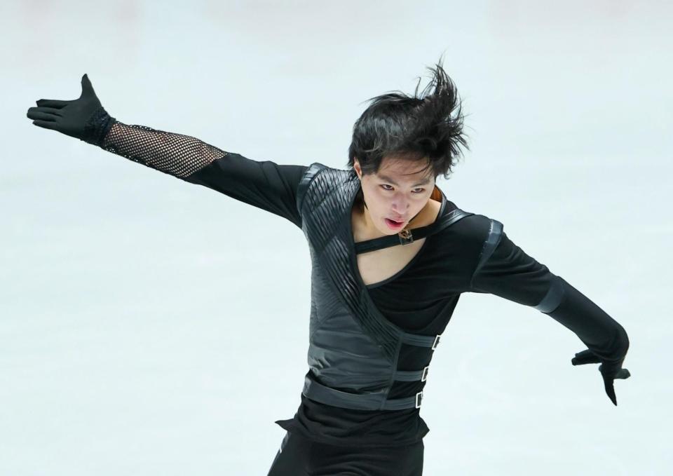 　演技する三浦佳生