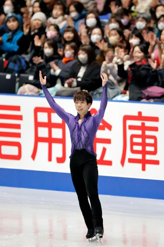 　男子ＳＰの演技を終えた佐藤駿