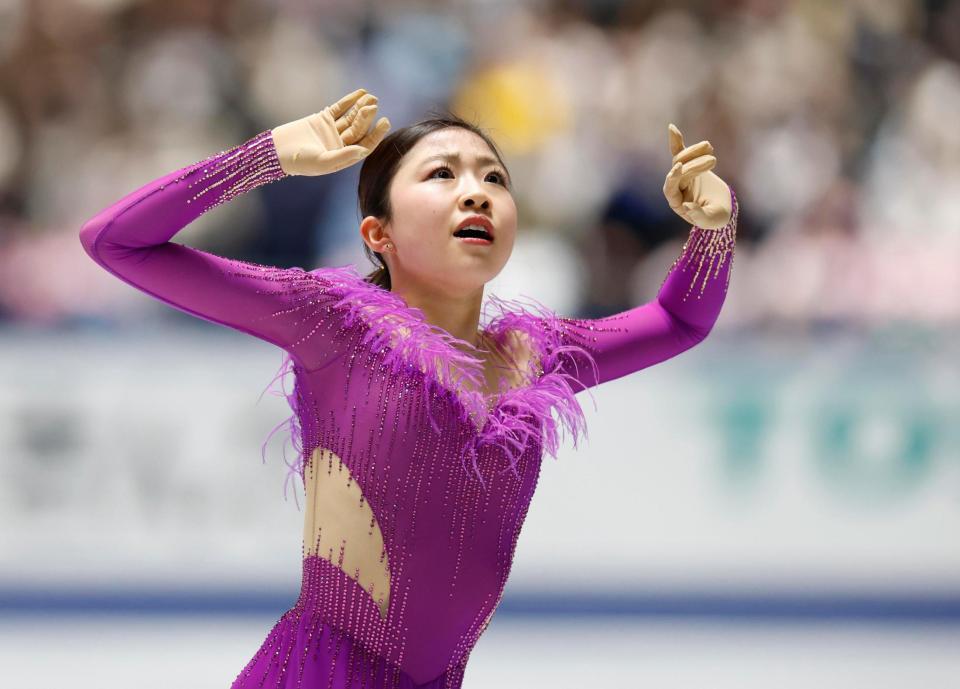 　演技する千葉百音