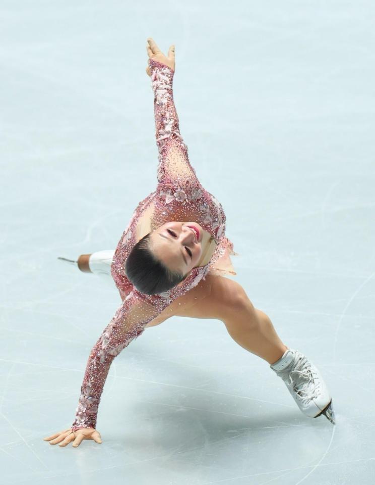 　演技する樋口新葉