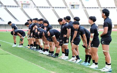 　早大に破れ肩を落とす天理大フィフティーン（撮影・山口登）