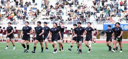 　早大に破れ肩を落とす天理大フィフティーン（撮影・山口登）