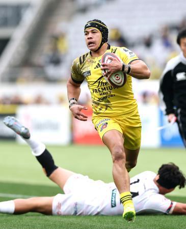 　東京ＳＧ-トヨタ　前半、トライを決める東京ＳＧ・コルビ＝味スタ