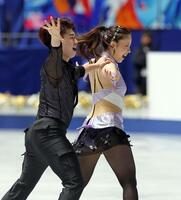 　演技する吉田唄菜、森田真沙也組（撮影・石井剣太郎）