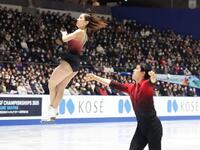 　演技する三浦璃来、木原龍一組（撮影・石井剣太郎）