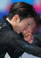 　演技を終え涙を流す友野一希