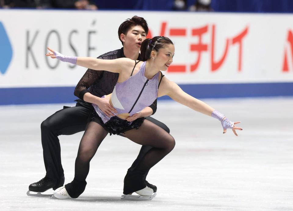 　演技する吉田唄菜、森田真沙也組（撮影・石井剣太郎）