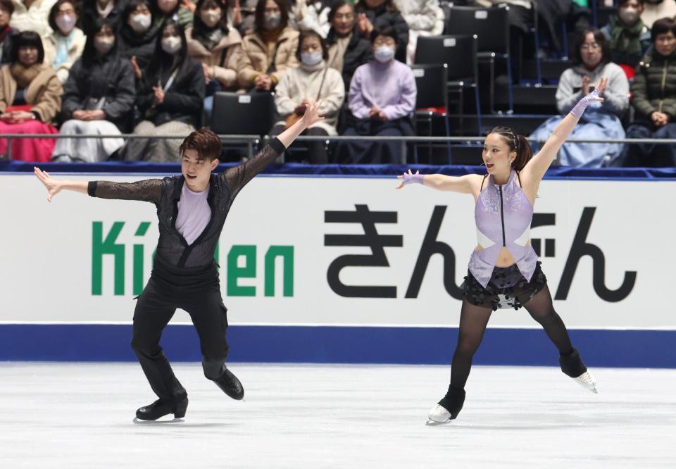 　演技する吉田唄菜、森田真沙也組（撮影・石井剣太郎）