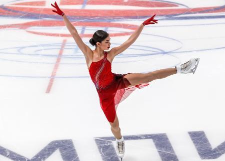 　フィギュアスケートのロシア選手権女子フリーで演技するアデリア・ペトロシャン＝サンクトペテルブルク（タス＝共同）