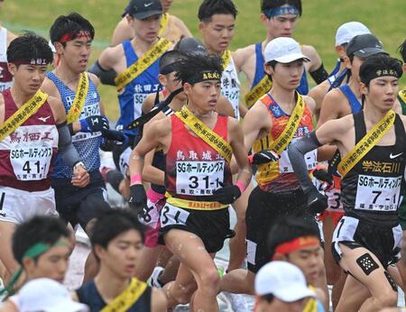 　スタートする鳥取城北１区・本田桜二郎（３１）＝撮影・飯室逸平