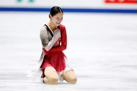 　女子フリーの演技を終え、感極まる渡辺倫果