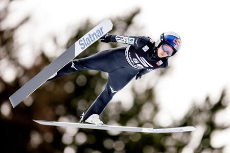 　Ｗ杯ジャンプ女子個人第10戦での高梨沙羅の飛躍（Ｋｅｙｓｔｏｎｅ提供・ＡＰ＝共同）