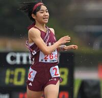 　３位でゴールする立命館宇治・小林美友（撮影・飯室逸平）