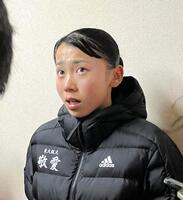 　涙ながらに高校生活を振り返る久保凛