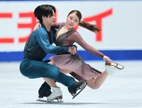 　アイスダンスフリー　演技する紀平梨花（右）、西山真瑚組