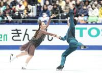 　演技する紀平梨花、西山真瑚組（撮影・石井剣太郎）