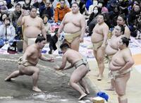 　弟で埼玉栄１年の斎藤夕剛に胸を出す藤ノ川