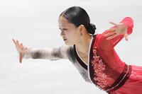 　演技する渡辺倫果