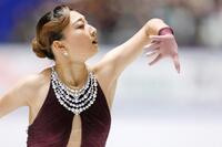 　演技する坂本花織