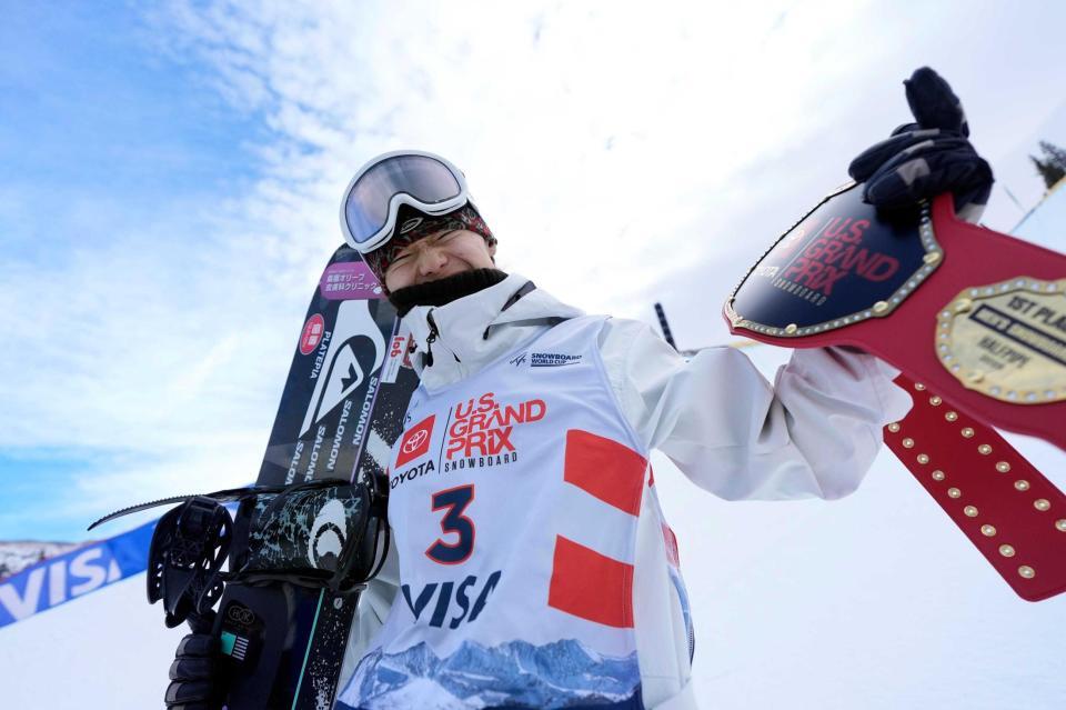 　スノーボードＷ杯男子ハーフパイプ第２戦で優勝した山田琉聖