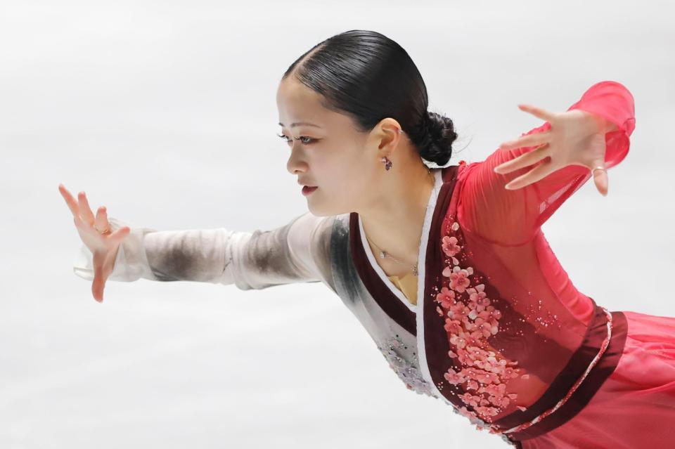 　演技する渡辺倫果