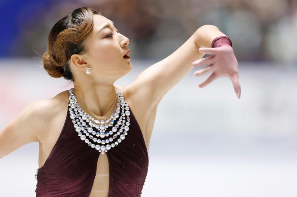 　演技する坂本花織