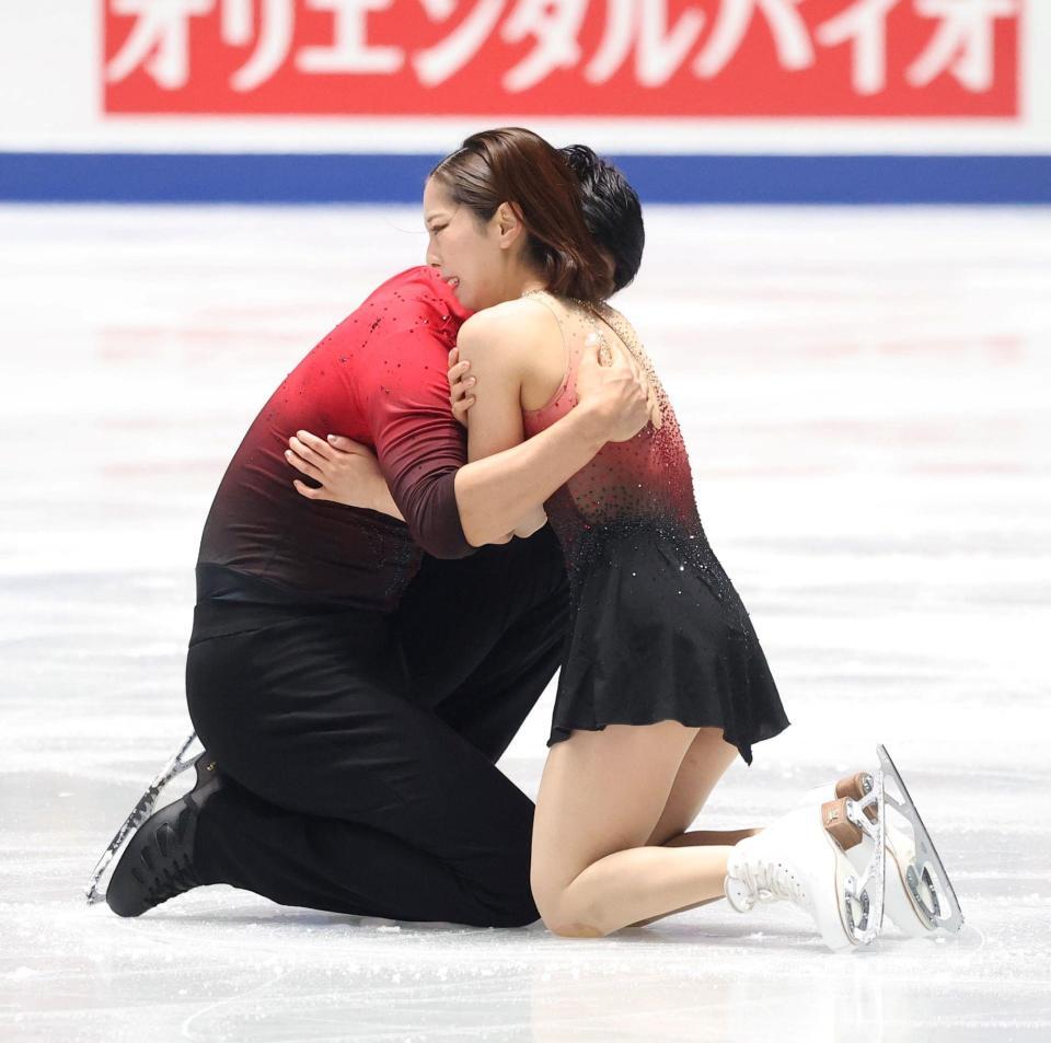 　演技を終えた三浦璃来、木原龍一組＝２０日