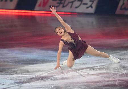 　メダリスト・オン・アイス２０２５で演技する坂本花織